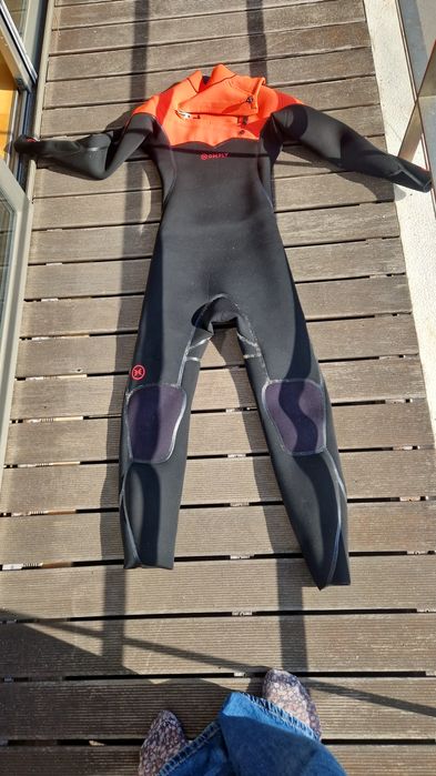 Fato surf 4.3 usado 3x em estado novo