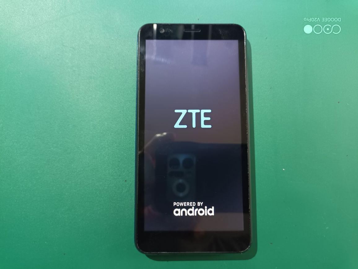 Мобильный телефон ZTE Blade L8