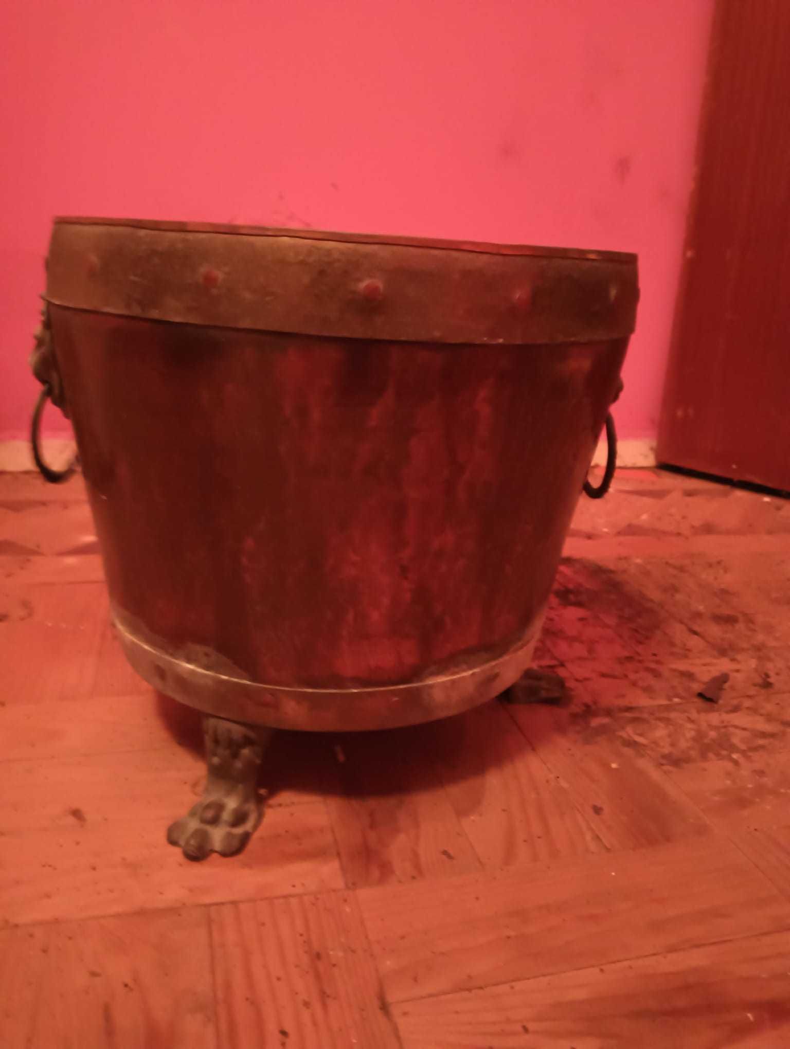 Pote em cobre e latão