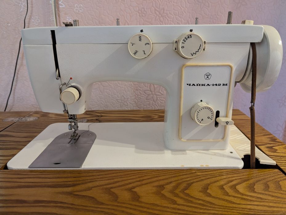 Швейна машинка "Чайка-142-М".