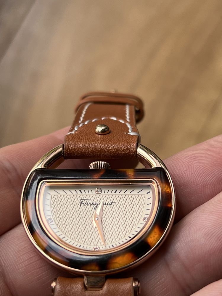 наручний жіночий годинник SALVATORE FERRAGAMO Buckle