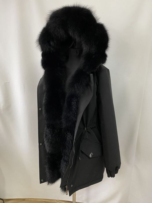 Куртка парка зимова з хутром чорного фінського песця.Розміри з 42 до60