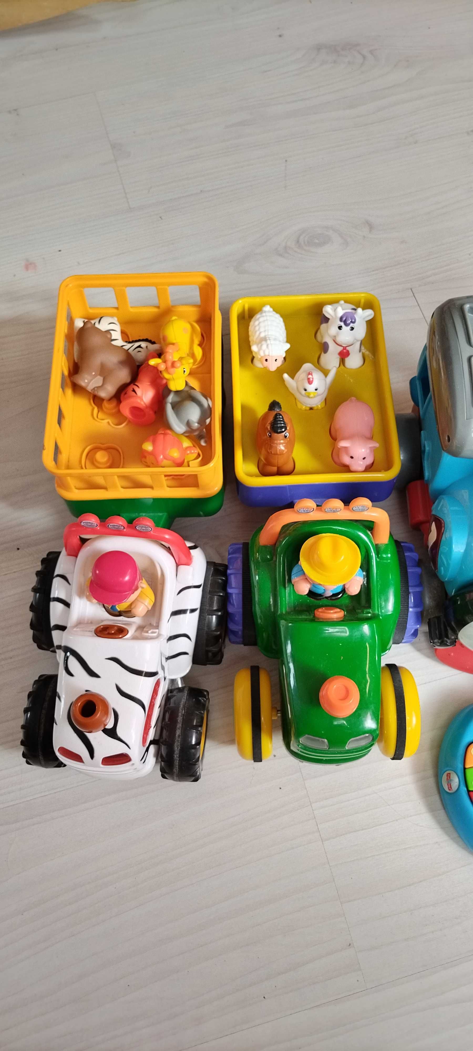 Zestaw zabawek traktory, safari, lokomotywa