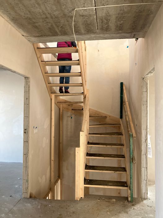 Schody drewniane zabiegowe