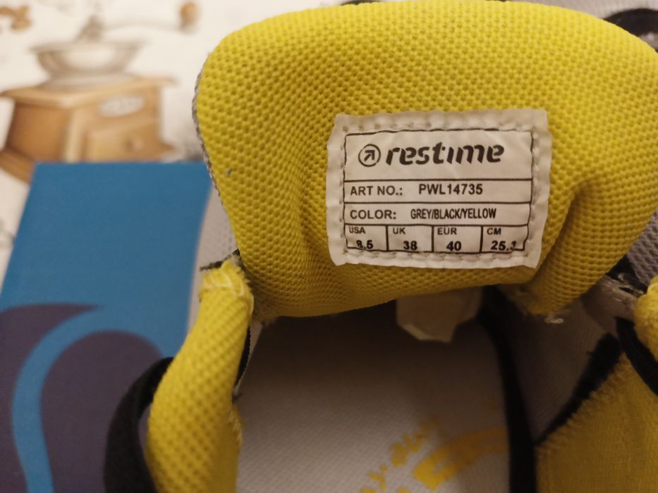 Кросівки у відмінному стані р. 36