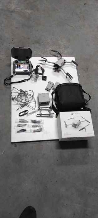 Dron DJI 4 Pro Fly More Combo+ akcesoria.