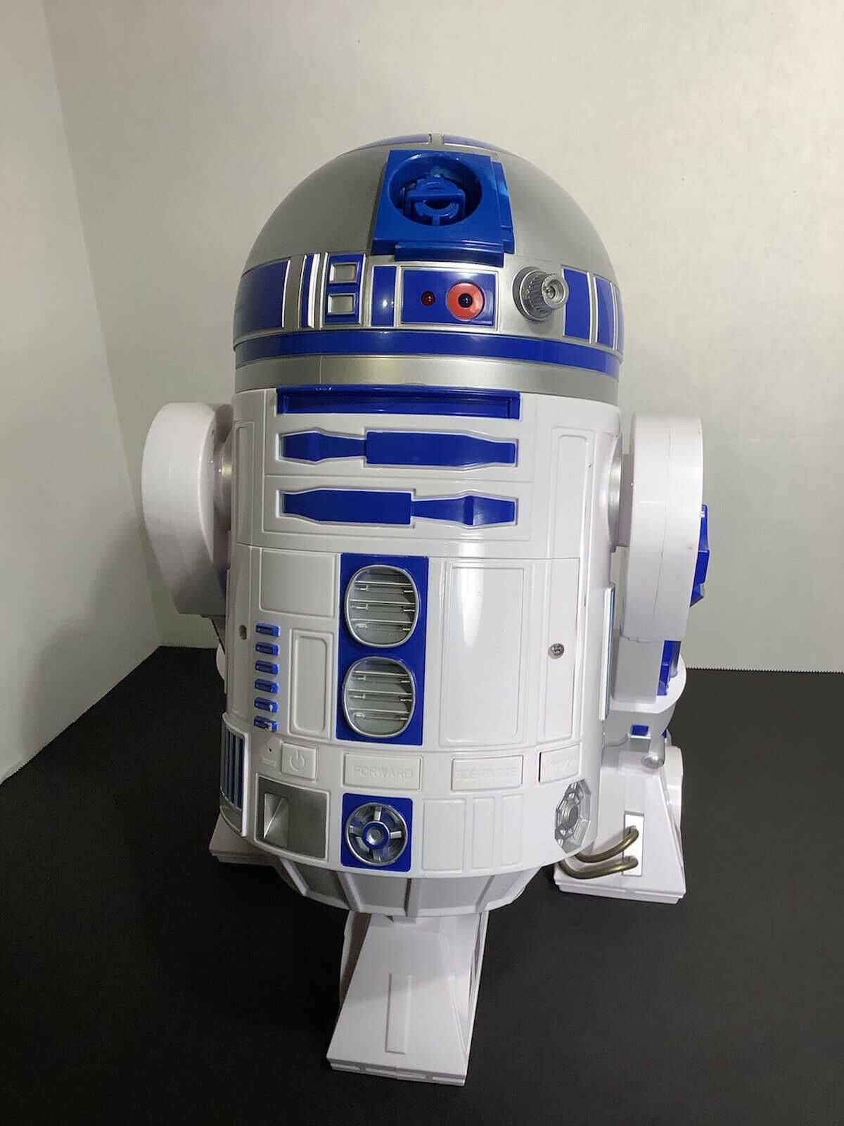 Фирменная игрушка робот Star Wars R2-D2 . Генератор мыльных пузырей