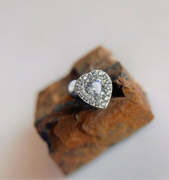 Титановые накрутки на лабрет и кликеры для пирсинга с цирконий!