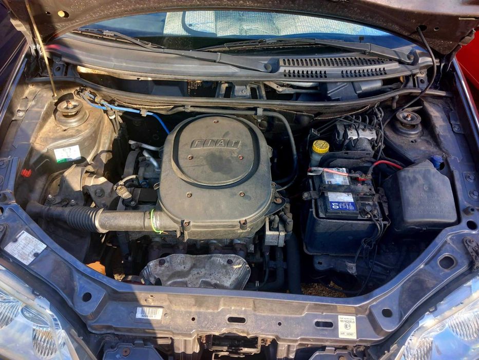 Vendo Fiat Punto de 2005/02 , 1242 de cc, 60cv caixa de 5 velocidades