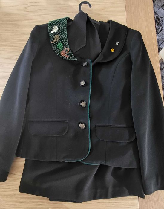 Traje Académico Feminino - Universidade de Aveiro