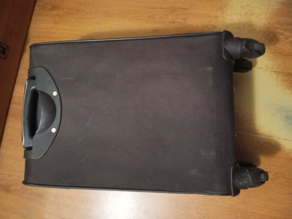 Дорожный чемодан