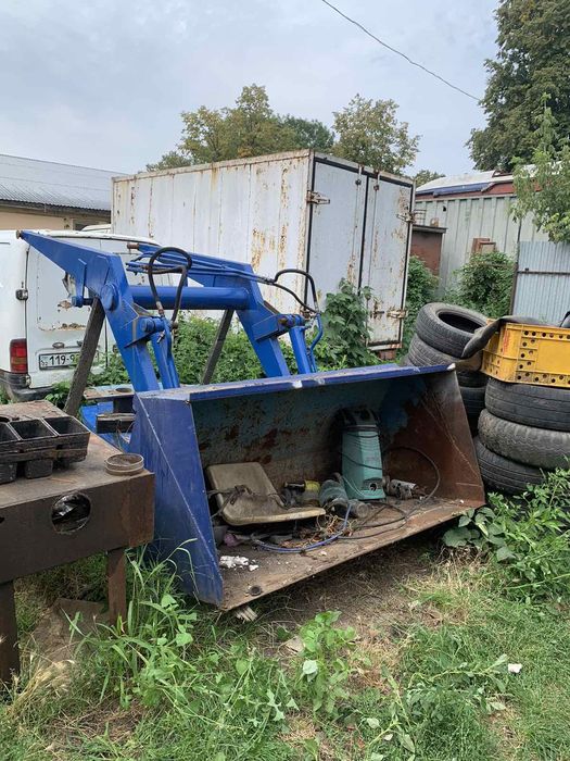 Фронтальний навантажувач МТЗ