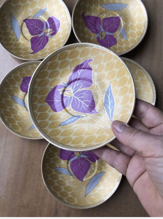 Чашки и блюдца, блюдо большое, пиалы в ассортименте