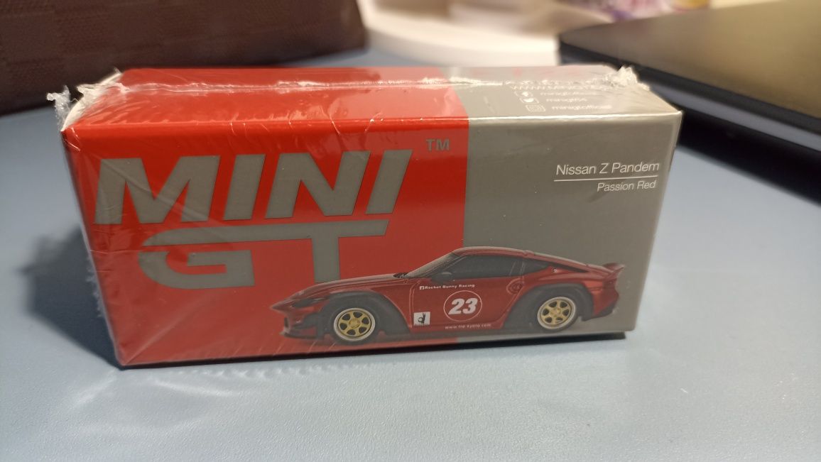 Машинки моделі mini gt, hot wheels.