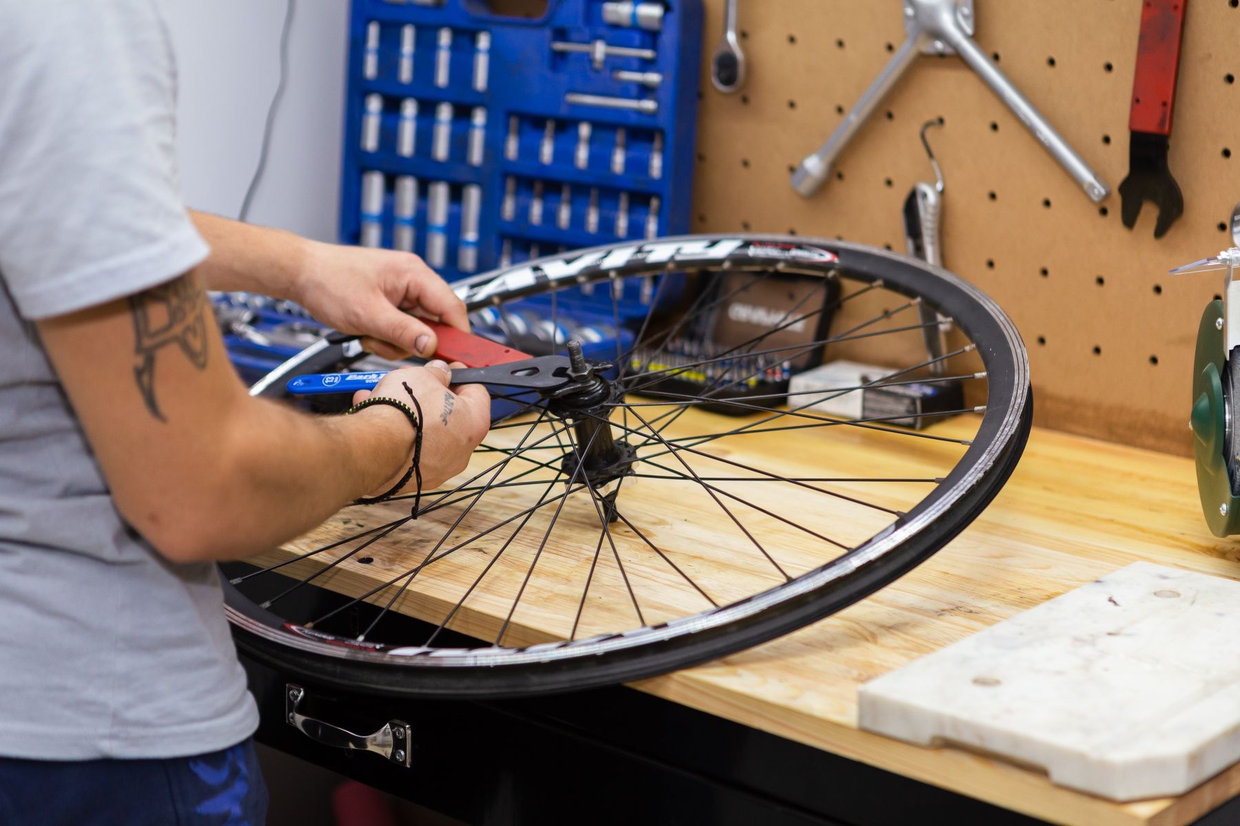 Рівняння колес велосипеда та ремонт колес Ціни