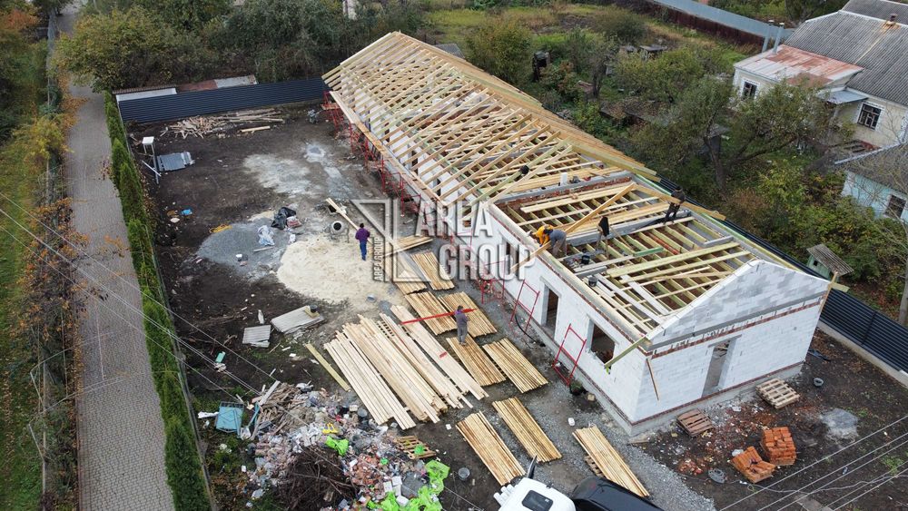 Стильний компактний будинок в класному районі