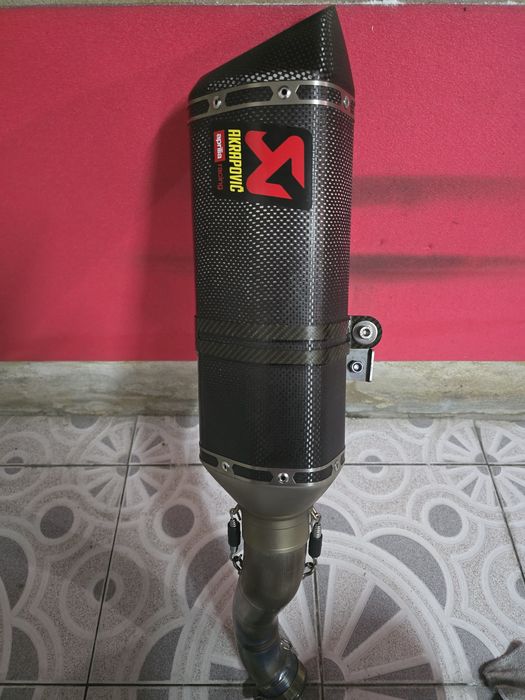 Akrapovic original para Aprilia RSV4