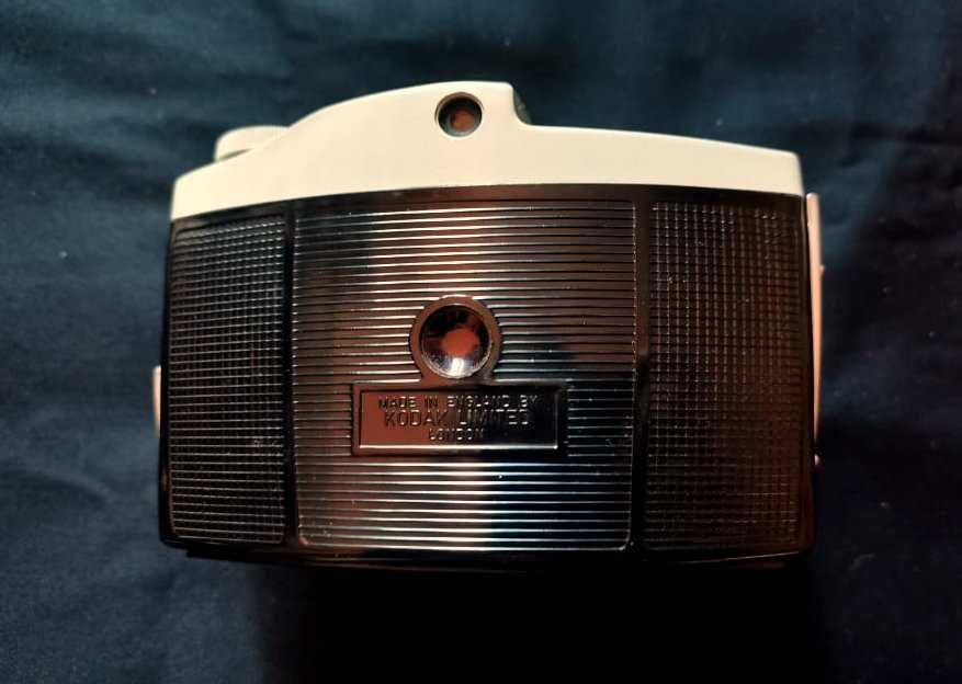 Máquina fotográfica Kodak Brownie Cresta 3