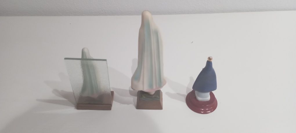 Conjunto de figuras religiosas