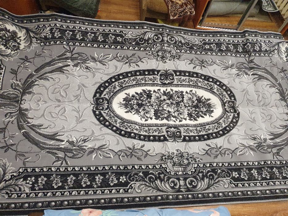 Продам килим новий