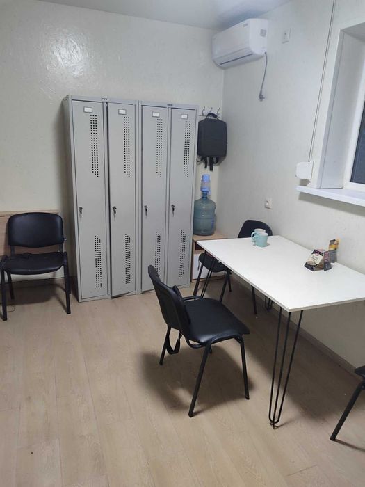 Продам приватизированный земельный участок с постройками в Равнополье