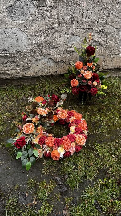 Komplet nagrobny 2 cz. wianek różany i wazon jesienne kolory