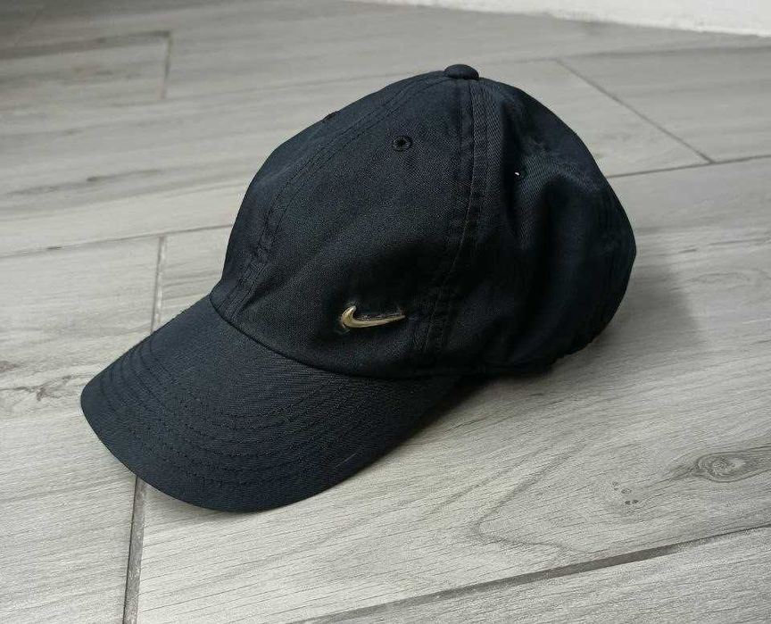 Чорна кепка Nike Metal Swoosh