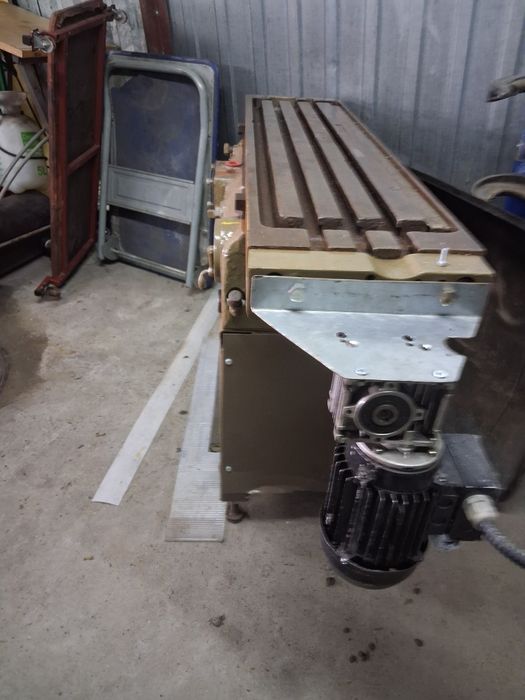 Stół frezerski teowy z napędem