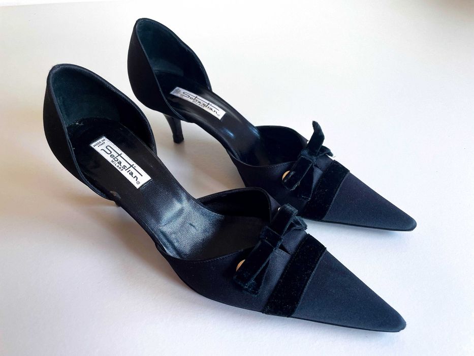 Sapatos preto aveludados