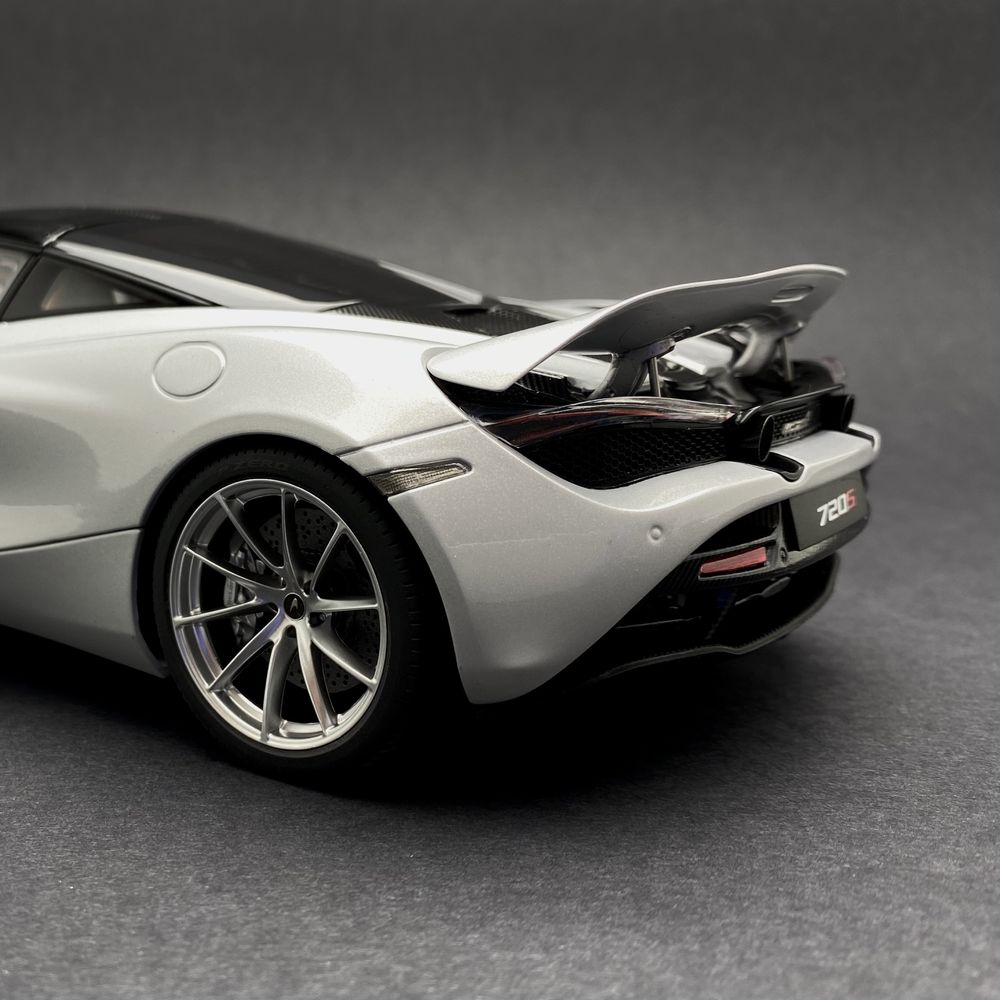 Autoart 1:18 McLaren 720s Glacier White