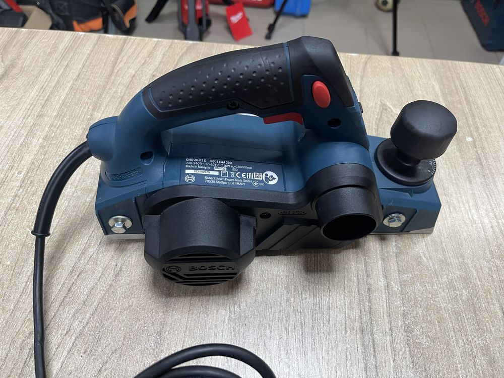 Bosch GHO 26-82 D / рубанок Бош