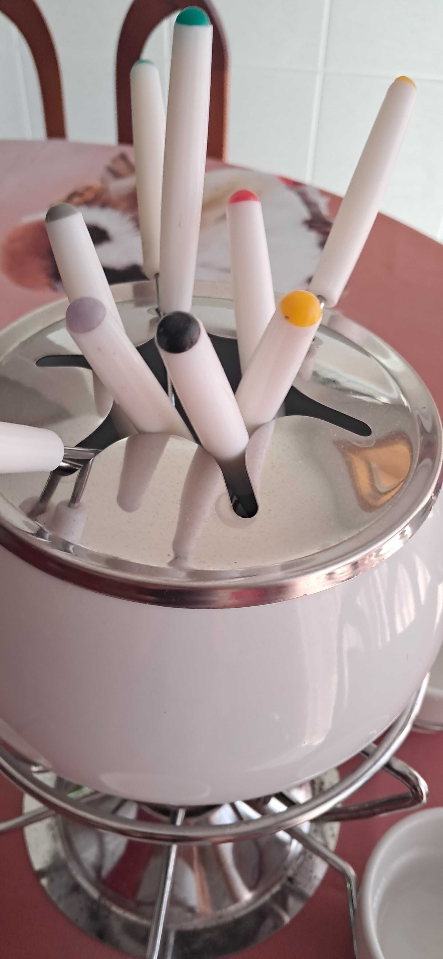 Fondue seis taças e oito garfos