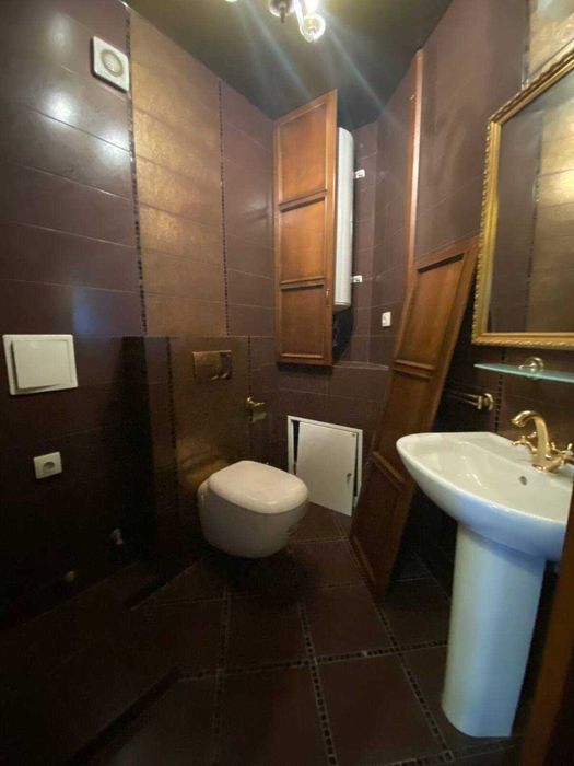 Продам двоповерхову квартиру з видом на р. Дніпро в центрі