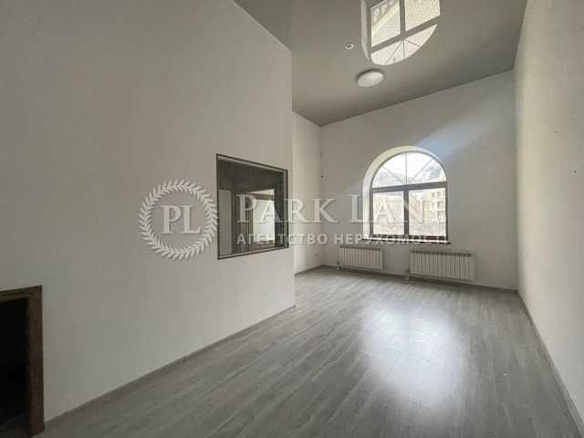 Фасадне приміщення на Воздвиженці, Презентабельна вхідна група!