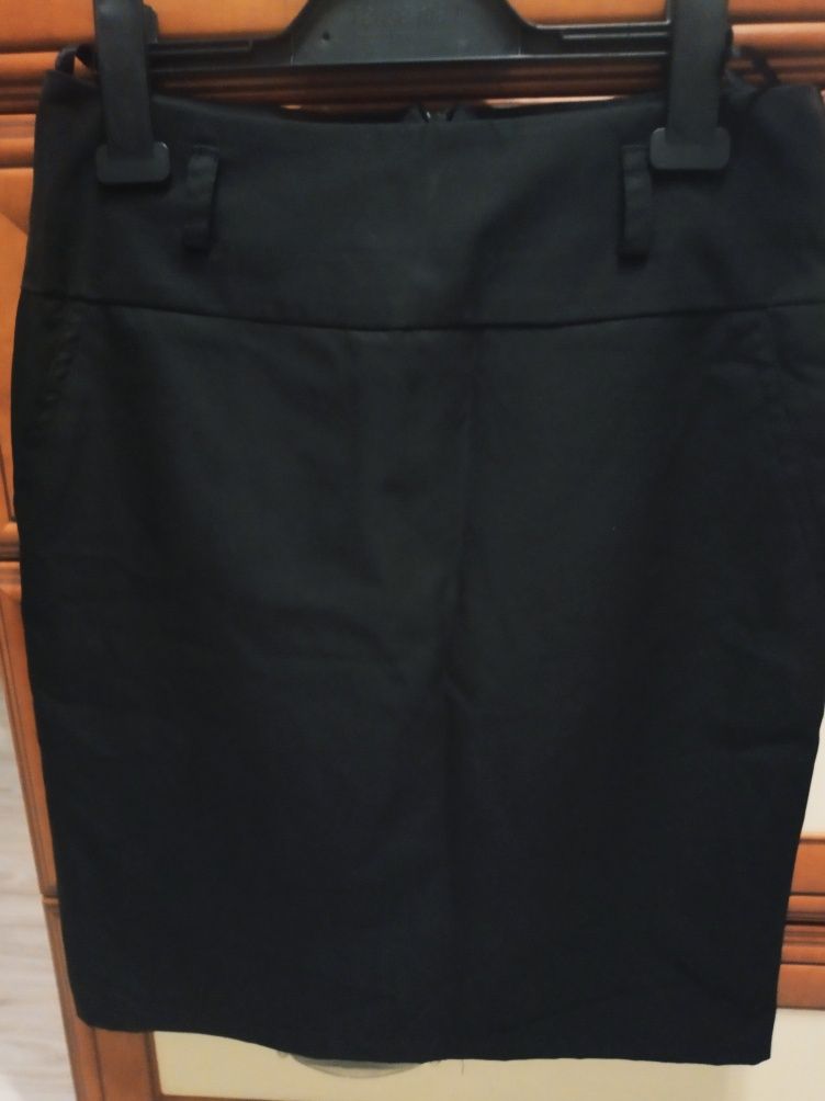 Elegancka czarna spódnica do pracy
