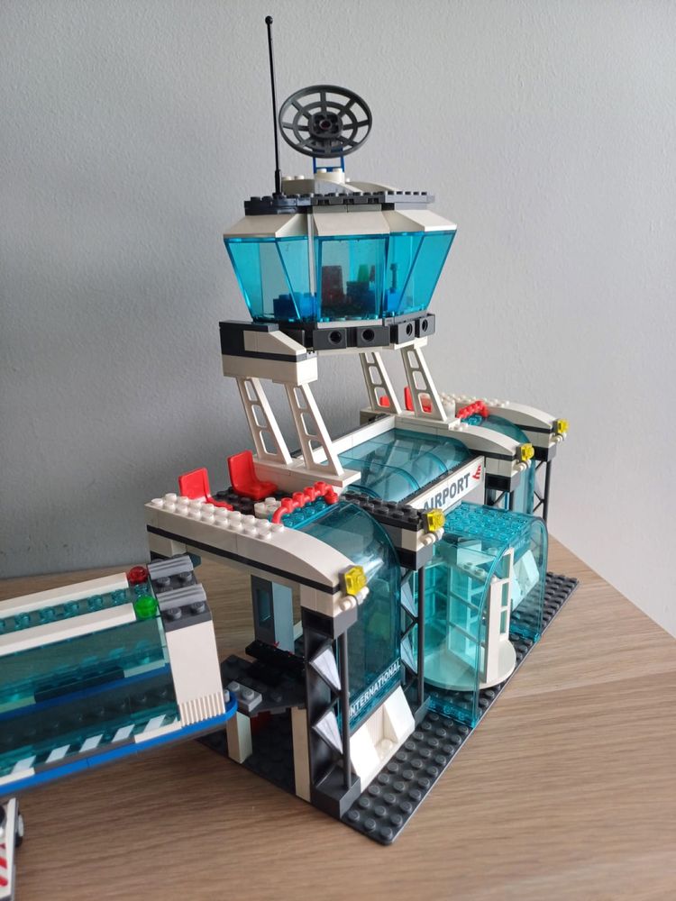 klocki LEGO 7894 City Lotnisko samolot
