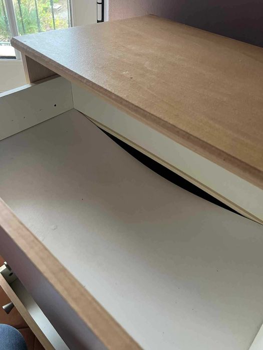 Cómoda com 8 gavetas