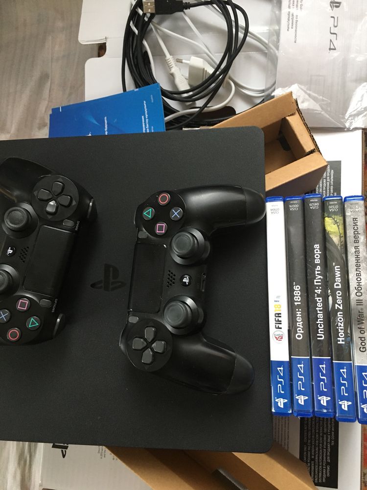 Playstation 4 / ps4 slim 1tb + 2 джойстика та 5 дисків