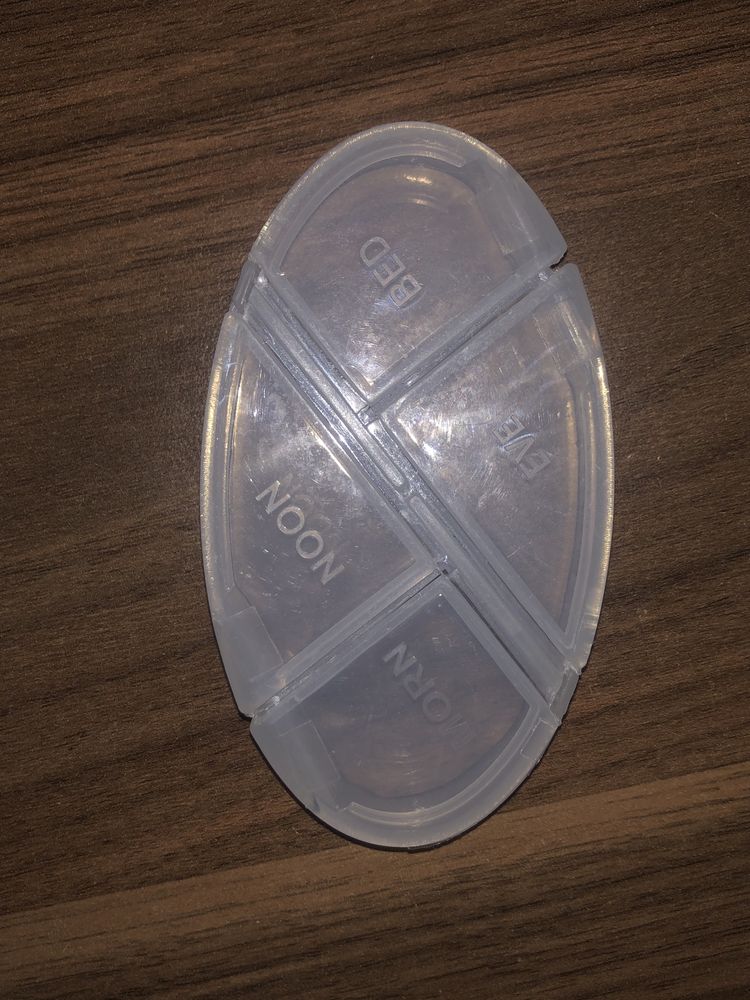 Pojemnik sorter na leki 48tknn