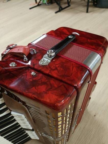 Jak nowy włoski Akordeon elka 120b, 4 chóry