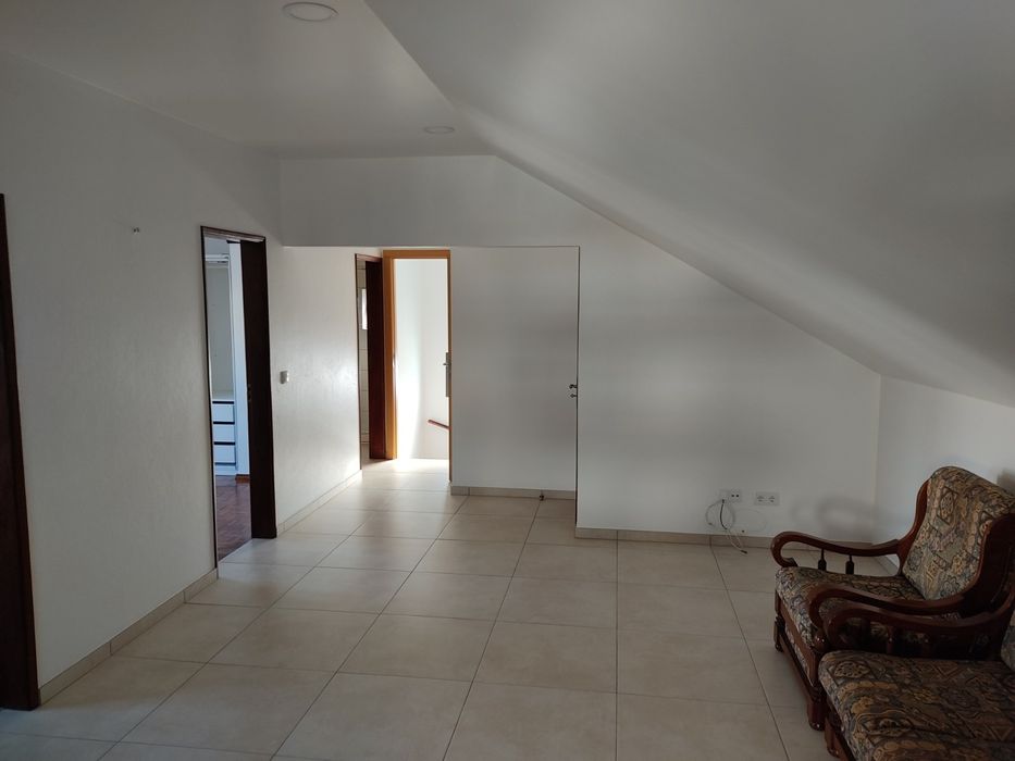 Aluga-se apartamento T2