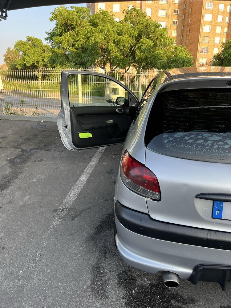 Carro Peugeot 206