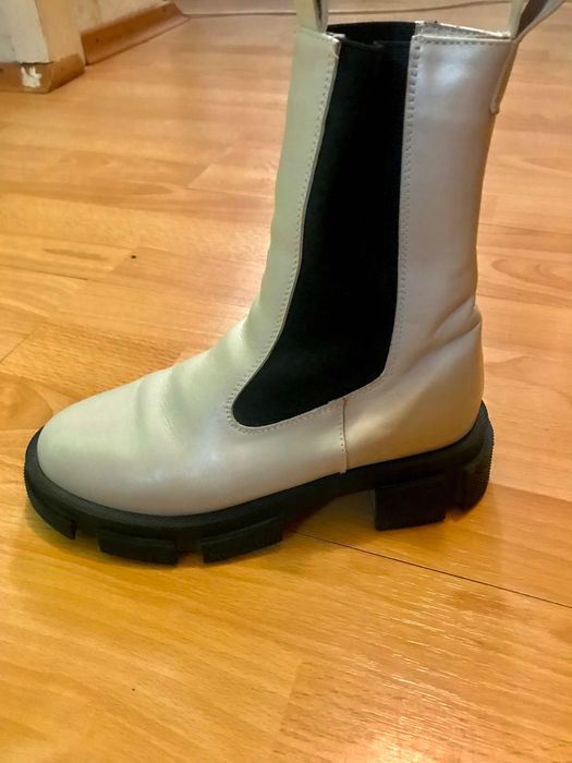 Продам женские осенние ботинки