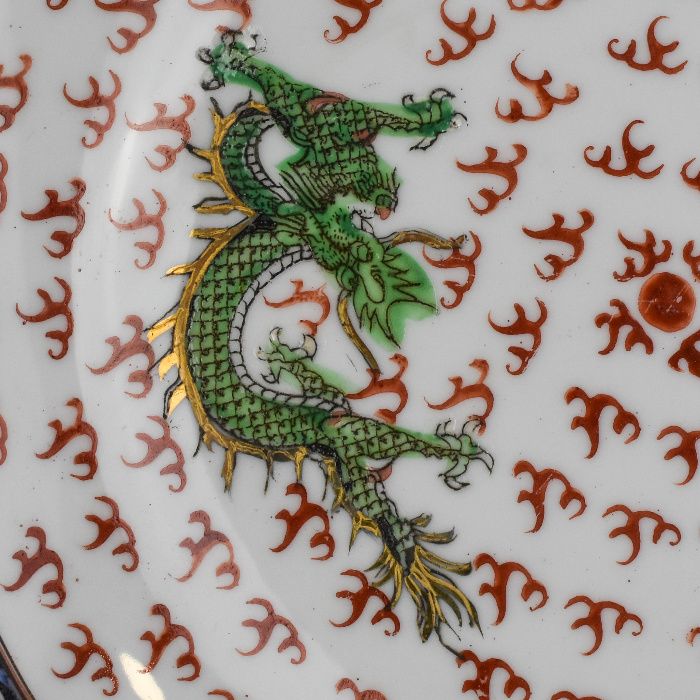 Grande Prato fundo Porcelana da China decorado com 2 dragões anos 70