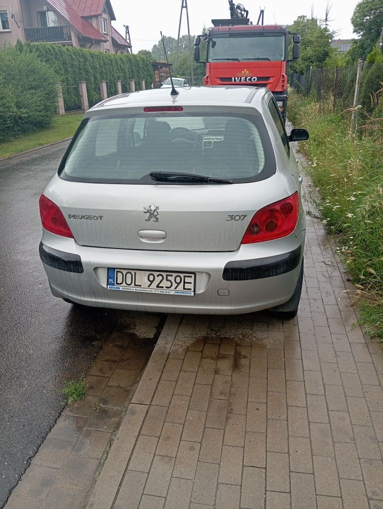 Peugeot 307 srebrny