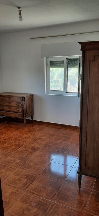 Apartamento T3 com alguma mobilia
