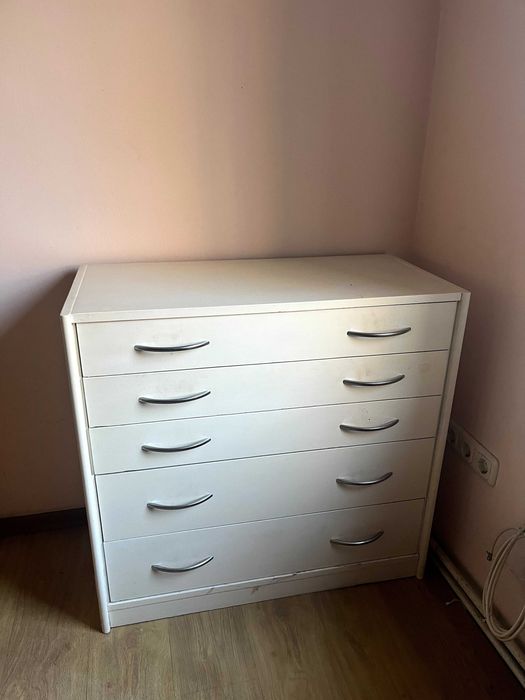 Biała komoda szuflady