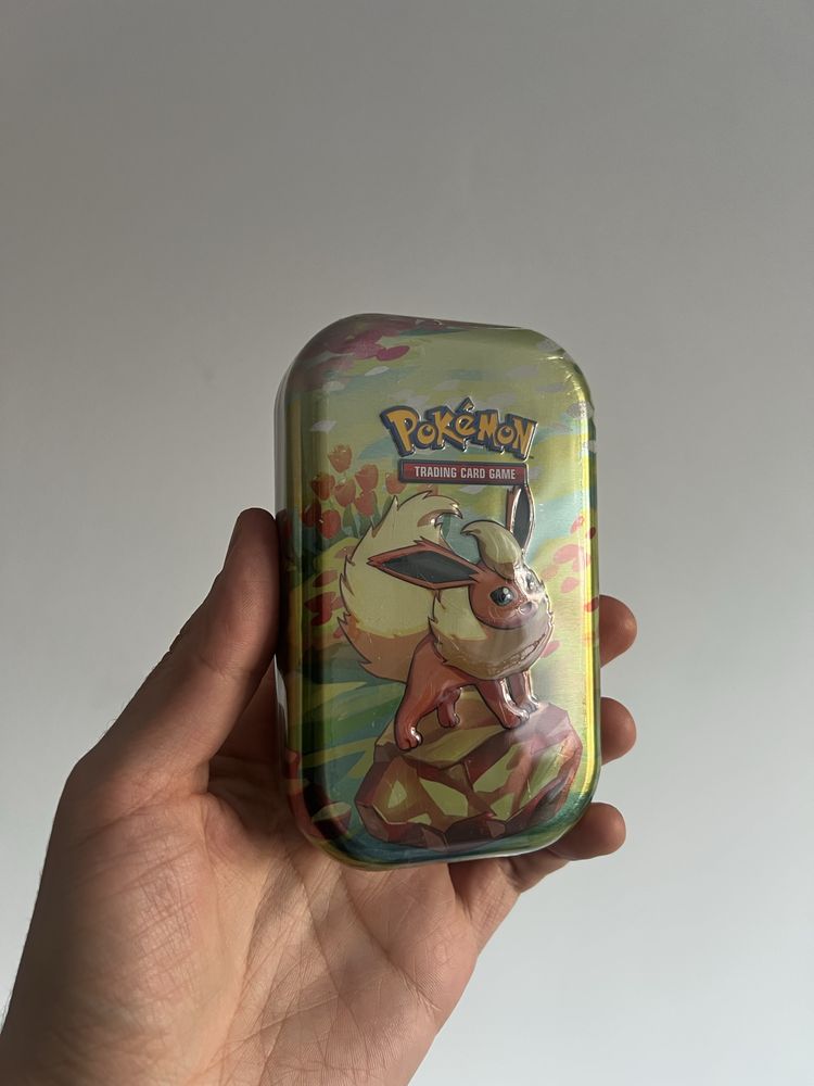 Pokemon tcg Prismatic Evolutions Mini tin