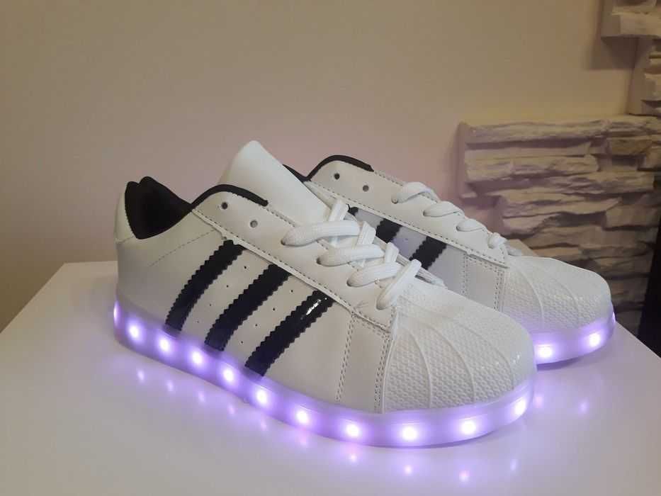 Buty z podświetlaną podeszwą LED rozm.39 (dł.wkł.24cm)