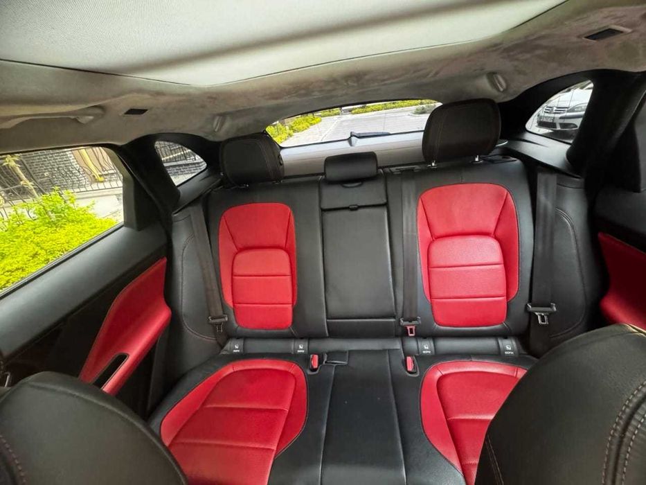 Jaguar F-Pace R-Sport 2.0 AWD (300 л.с.)